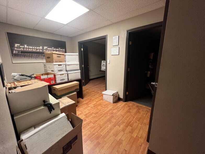 More Photos Of 301 E Blaine St, Corona Warehouse For Lease