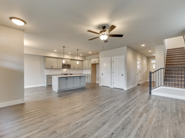 More Photos Of 2932 NW 16th St, Battle Ground Apartments For Sale