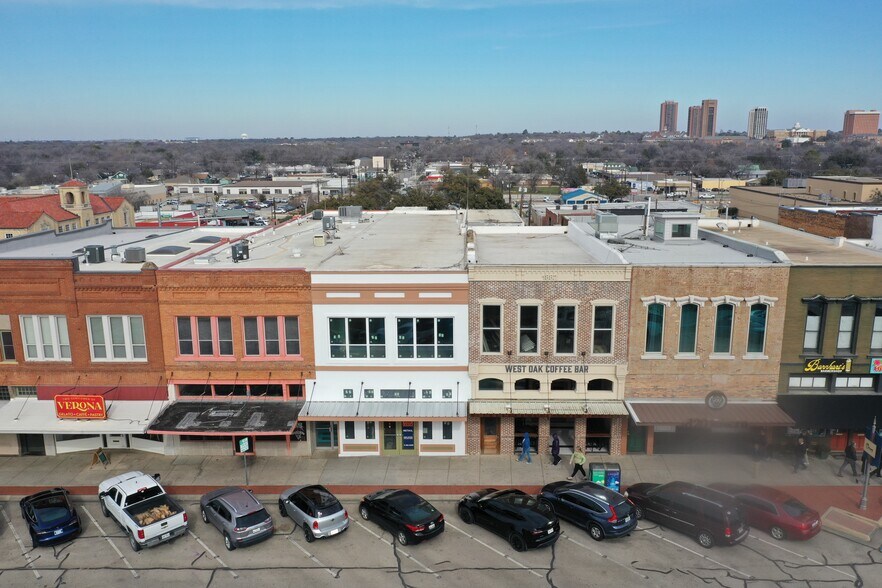 More Photos Of 116 W Oak St, Denton Storefront Retail Office For Sale