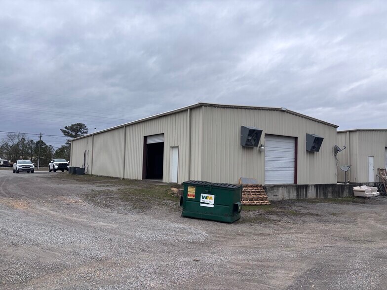 More Photos Of 90 Industrial Blvd, Attalla Freestanding For Lease