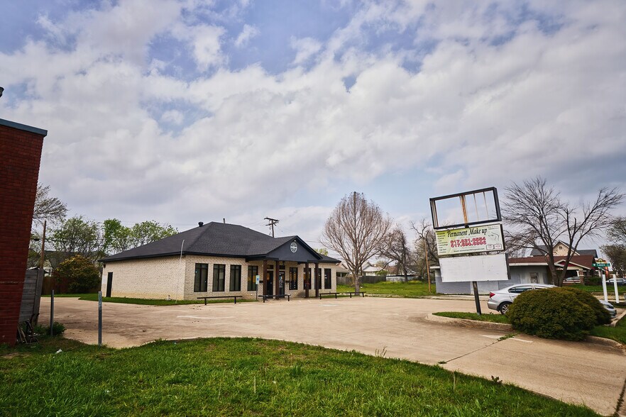 More Photos Of 2700-2704 Hemphill St, Fort Worth Medical For Sale