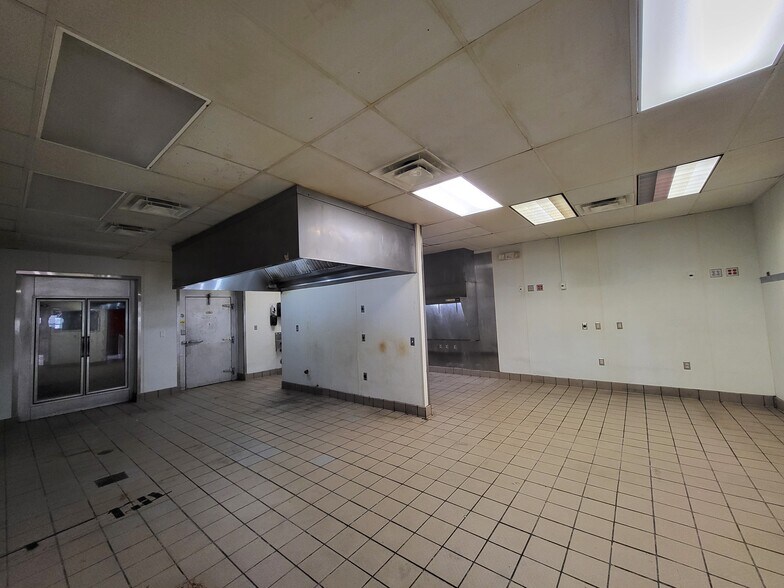 More Photos Of 648 S Neosho Blvd, Neosho Restaurant For Sale