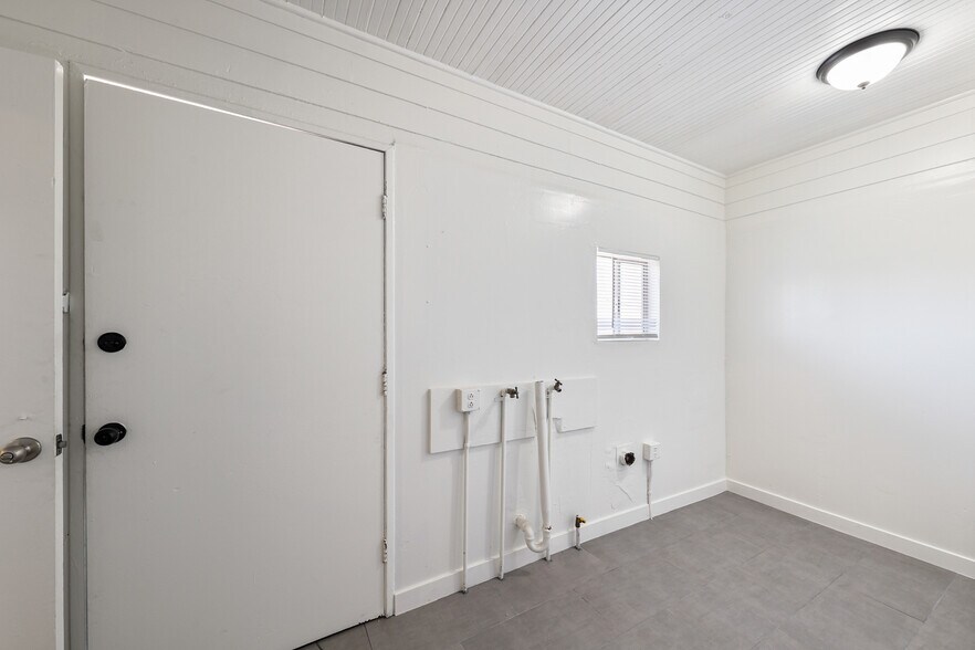 More Photos Of 15323 Paramount Blvd, Paramount General Retail For Sale