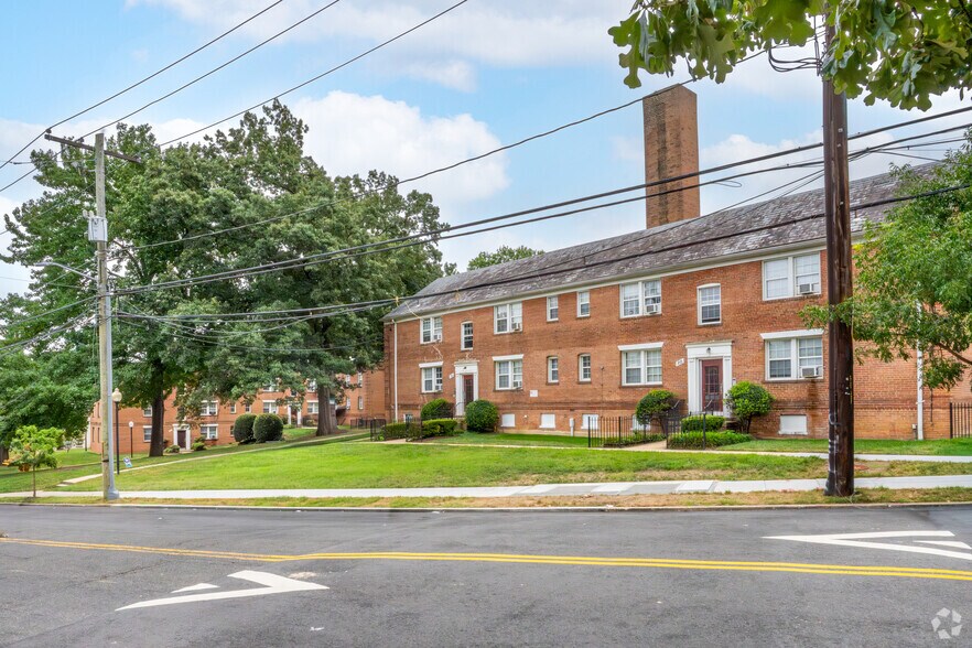 More Photos Of 32 Chesapeake St SW, Washington Apartments For Sale