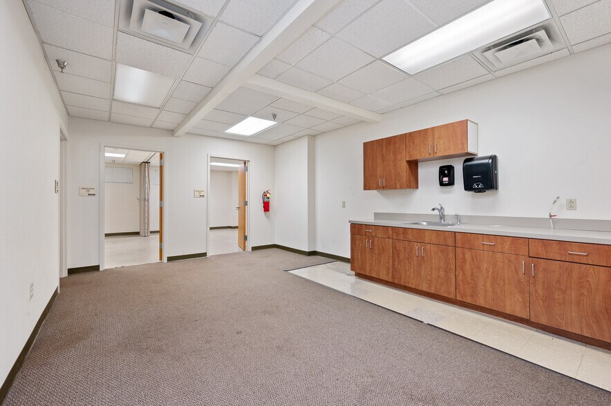 More Photos Of 105 Bradford Rd, Wexford Office For Lease