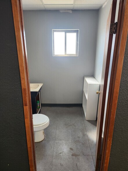 More Photos Of 6764 Avenue 304, Goshen Auto Repair For Lease