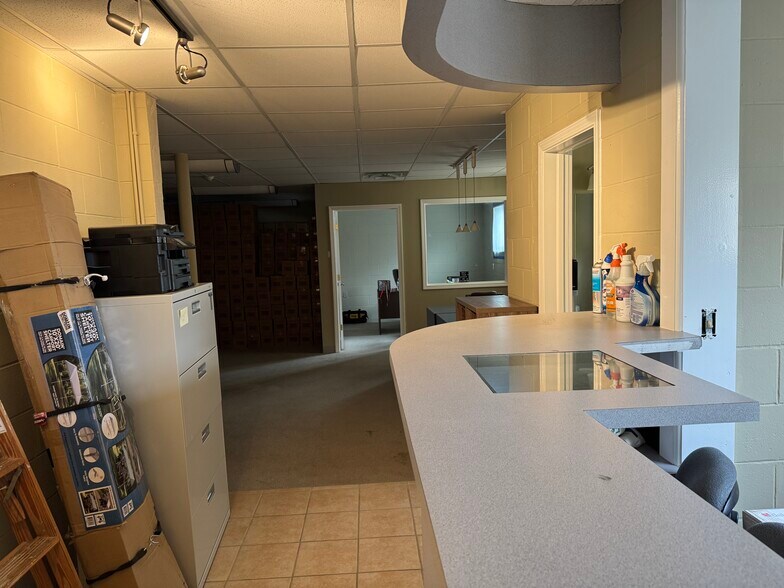 More Photos Of 4 Bonnie Ln, Yorkville Office For Sale