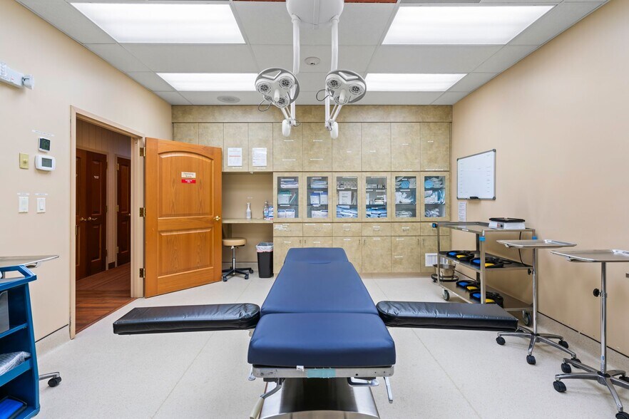 More Photos Of 29 Green St, Huntington Medical For Sale