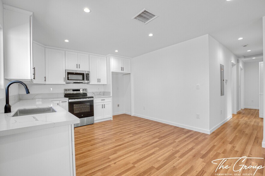 More Photos Of 856 W 47th St, Los Angeles Multifamily For Sale