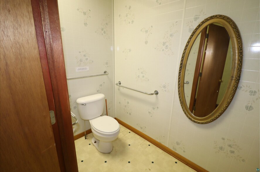 More Photos Of 220 Main St E, Ashland Office For Sale