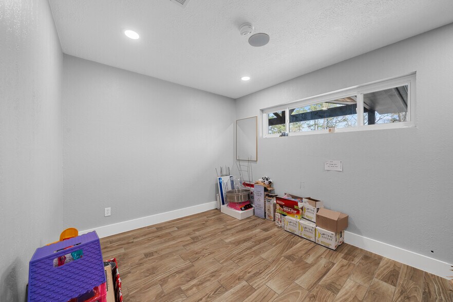 More Photos Of 29519 W Hawthorne Dr, Spring Flex For Sale