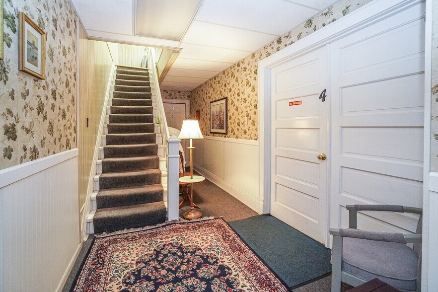 More Photos Of 314 Chippewa St, Ontonagon Hotel For Sale