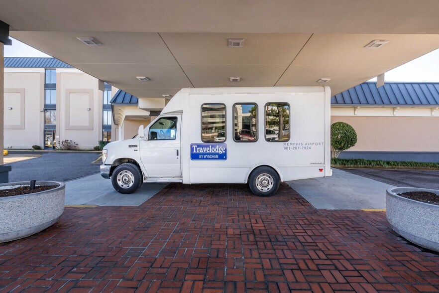 More Photos Of 1471 E Brooks Rd, Memphis Hotel For Sale