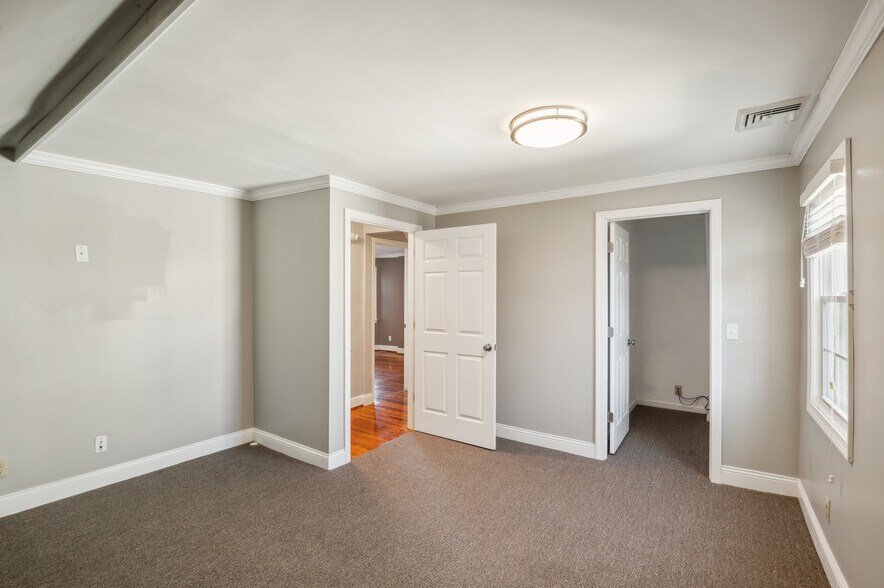 More Photos Of 2640 Main St, Glastonbury Office For Lease