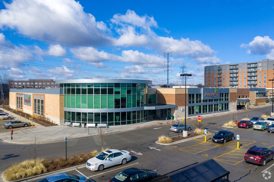More Photos Of Skokie Blvd @ Dundee Roads, Northbrook Unknown For Lease