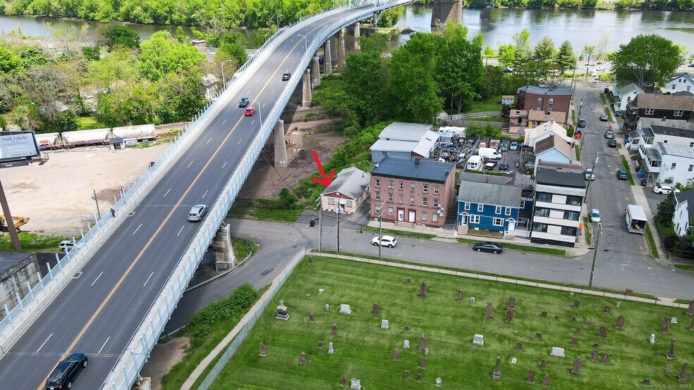 More Photos Of 50 Saint Johns St, Middletown Freestanding For Sale