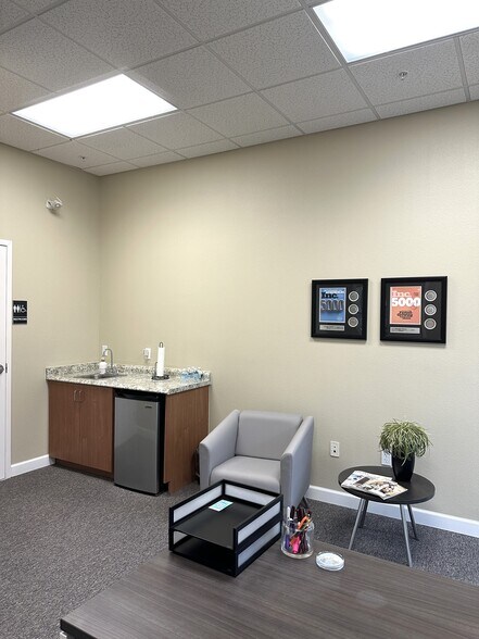 More Photos Of 7313 International Pl, Sarasota Office For Lease