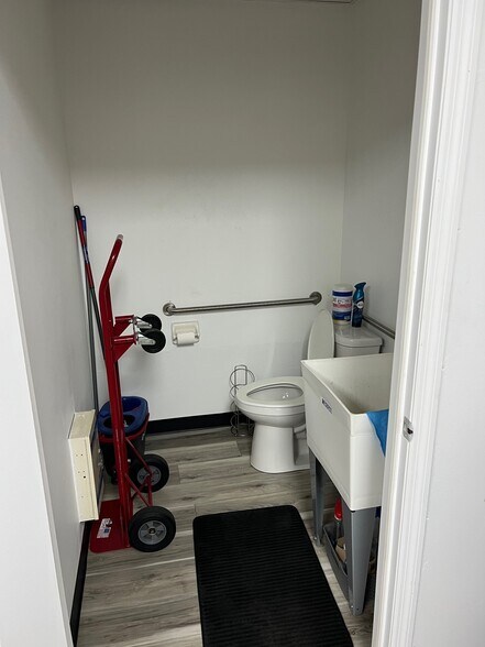 More Photos Of 3310 W Cypress St, Tampa Storefront Retail Office For Lease