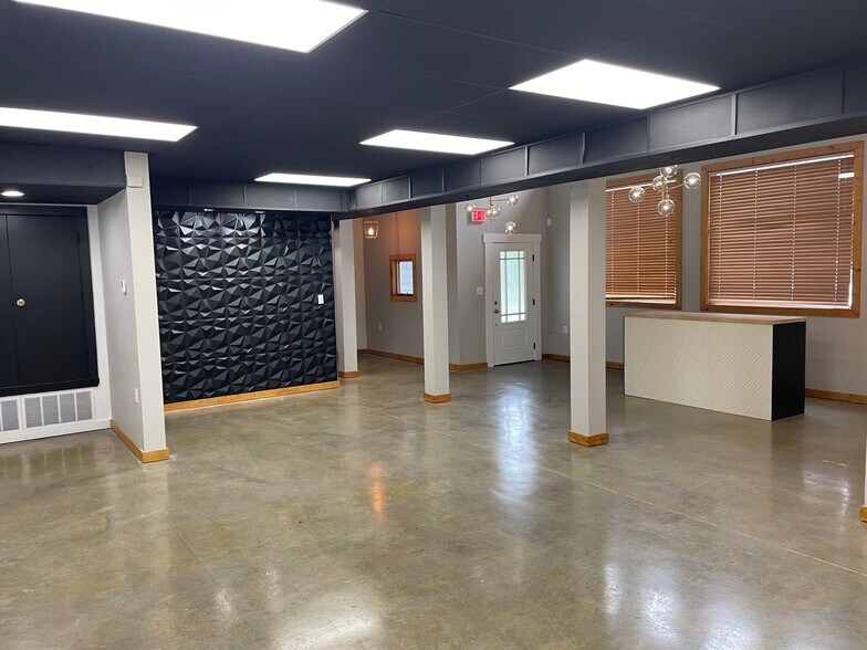 More Photos Of 4114 S Lone Pine Ave, Springfield Office Residential For Sale