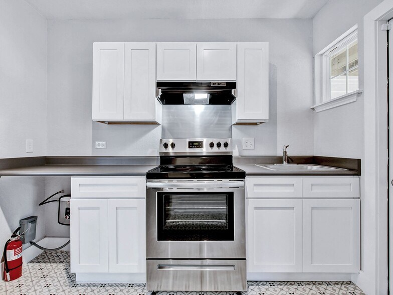 More Photos Of 1020 W French Plz, San Antonio Apartments For Sale