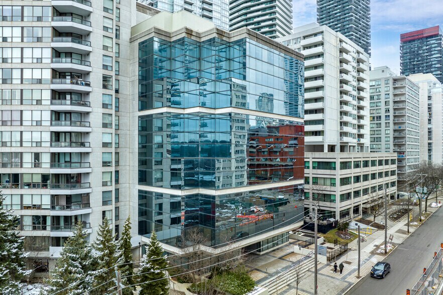 More Photos Of 40 Holly St, Toronto Office For Lease