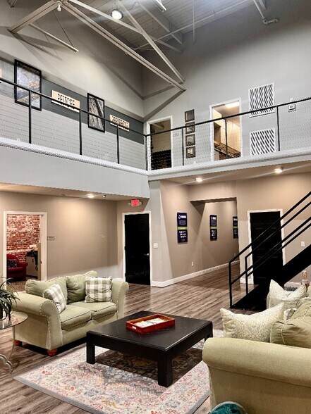 More Photos Of 416 S Glenwood Ave, Dalton Light Manufacturing For Sale