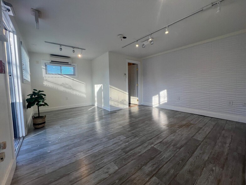 More Photos Of 379-381 Sconticut Neck Rd, Fairhaven Restaurant For Lease