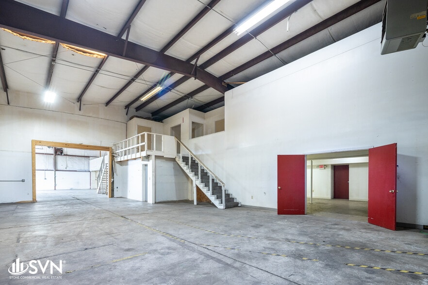 More Photos Of 128 Eisenhower Ct, Nicholasville Warehouse For Lease