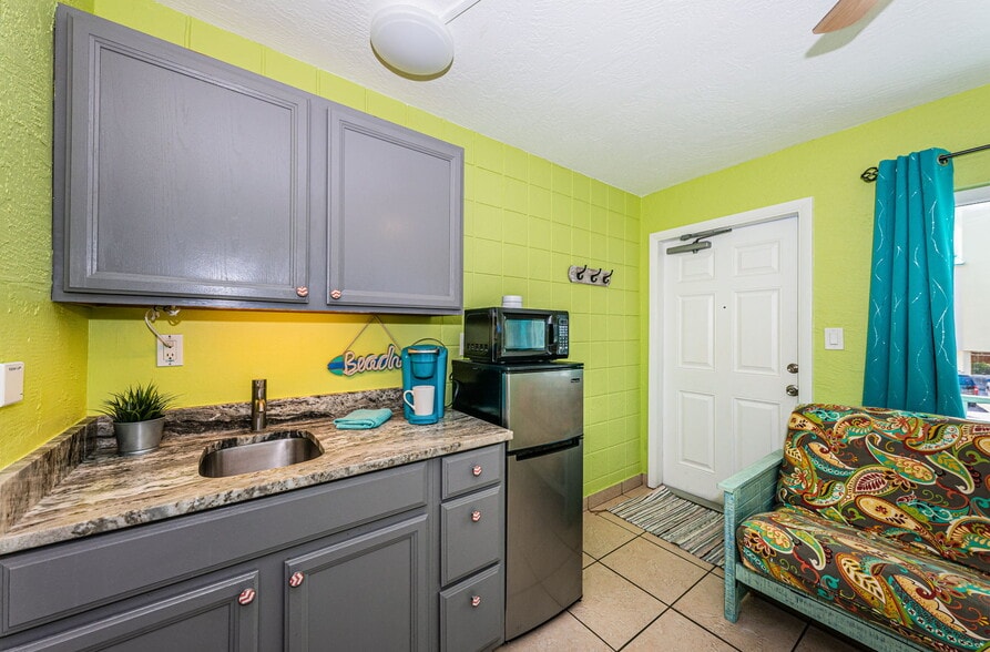 More Photos Of 12100 Gulf Blvd, Treasure Island Hotel For Sale