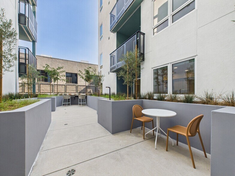 More Photos Of 9900 Venice Blvd, Culver City Apartments For Lease