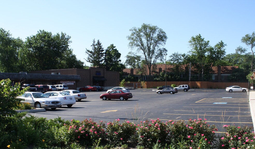More Photos Of 626-636 E Ogden Ave, Naperville Unknown For Lease