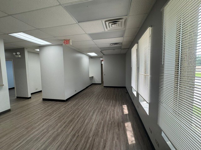 More Photos Of 507 W Kendall Dr, Yorkville Medical For Lease