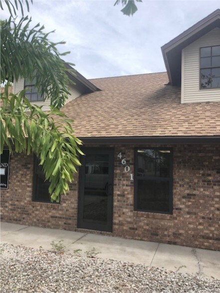 More Photos Of 4601 Enterprise Ave, Naples Manufacturing For Lease