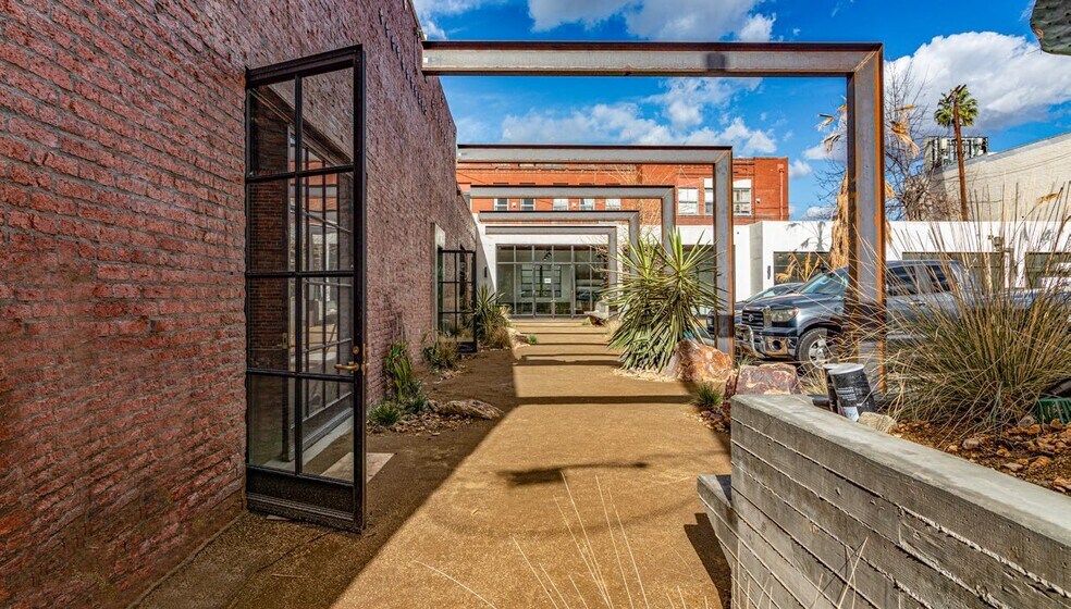 More Photos Of 5015-5025 N Figueroa St, Los Angeles Storefront Retail Office For Lease