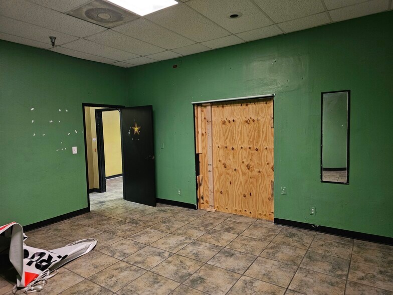 More Photos Of 953 E Sahara Ave, Las Vegas Storefront For Sale