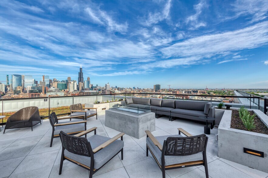 More Photos Of 1375 W Fulton Market, Chicago Office For Sale