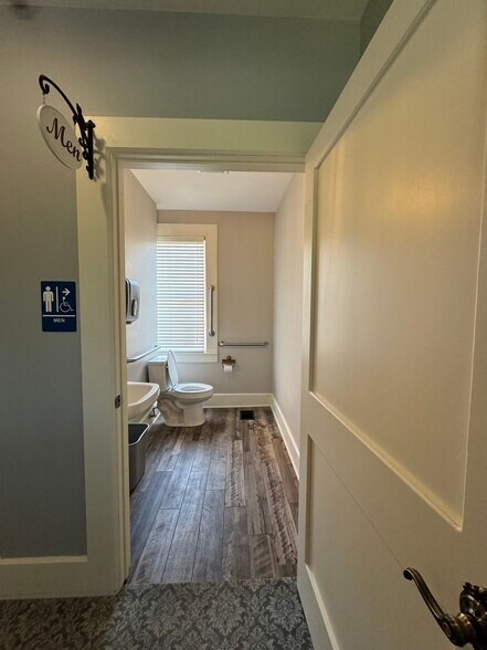 More Photos Of 33 Public Sq, Brecksville Office For Lease