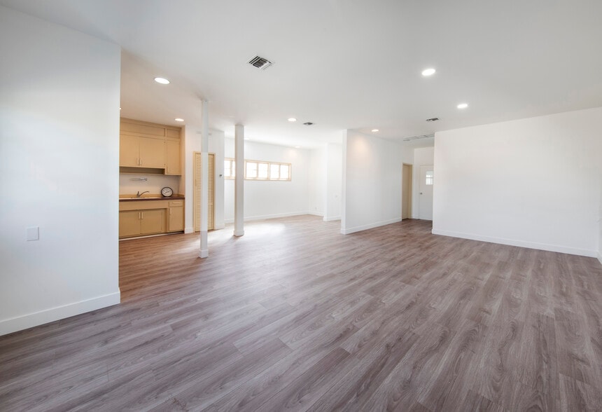 More Photos Of 734-736 N Highland Ave, Los Angeles Storefront Retail Office For Sale