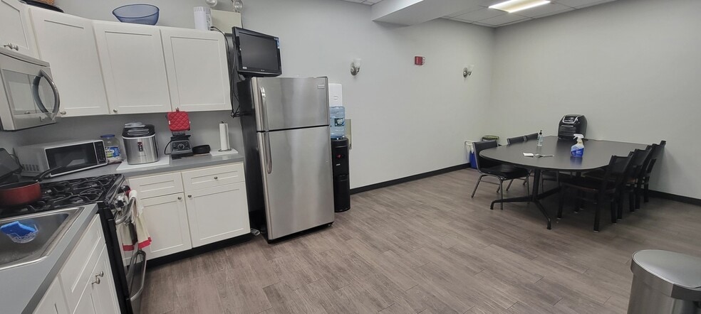 More Photos Of 95-30 225th St, Queens Village Light Manufacturing For Lease