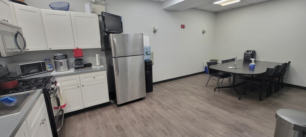 More Photos Of 95-30 225th St, Queens Village Light Manufacturing For Lease