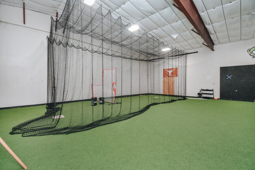 More Photos Of 305 Sam Houston Dr, Victoria Storefront For Lease