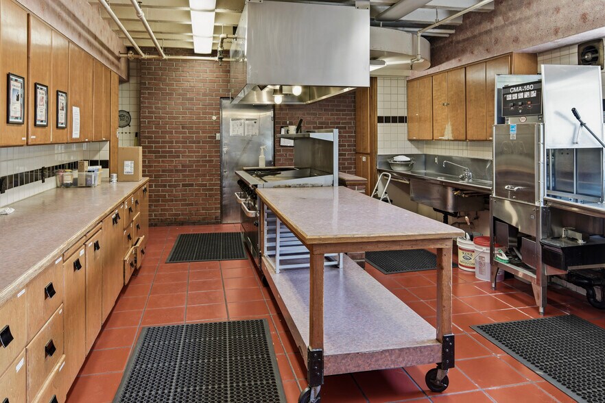More Photos Of 10060 SW Walker Rd, Beaverton Religious Facility For Sale