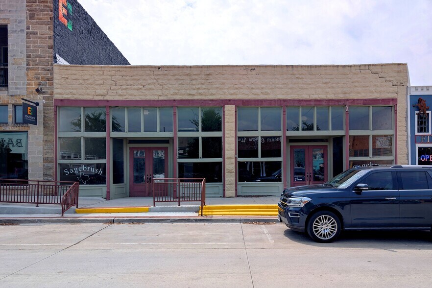 More Photos Of 1020 Halsell St, Bridgeport Flex For Sale