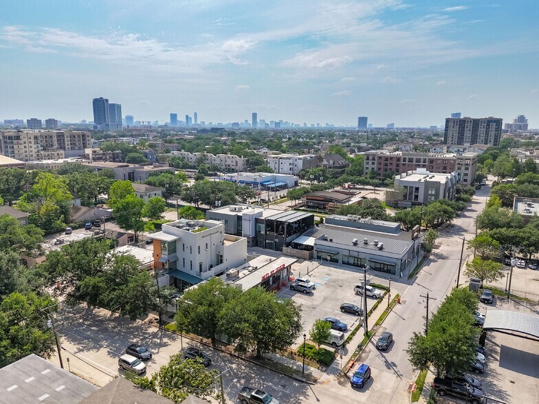 More Photos Of 606 Dennis St, Houston Storefront For Sale