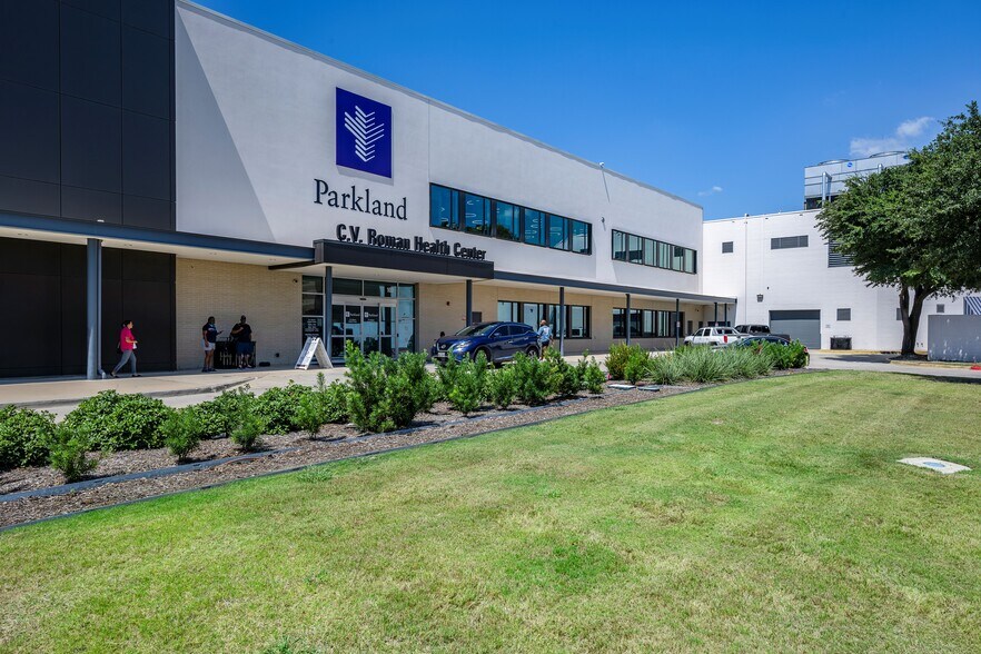 More Photos Of 3560 W Camp Wisdom Rd, Dallas Medical For Lease