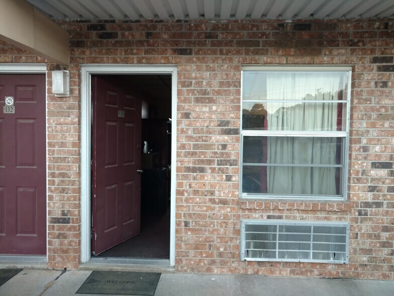 More Photos Of 310 Highway 65, Dumas Hotel For Sale