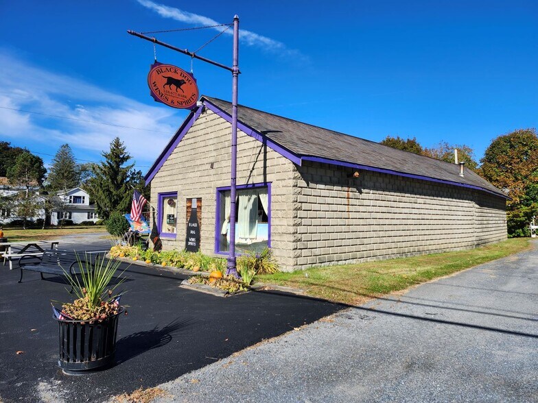 More Photos Of 98 W Main St, Cambridge Storefront Retail Office For Sale