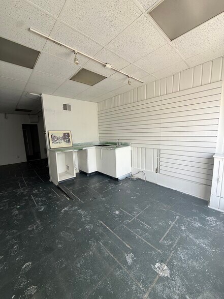 More Photos Of 1669 Wisconsin Ave NW, Washington Storefront For Lease