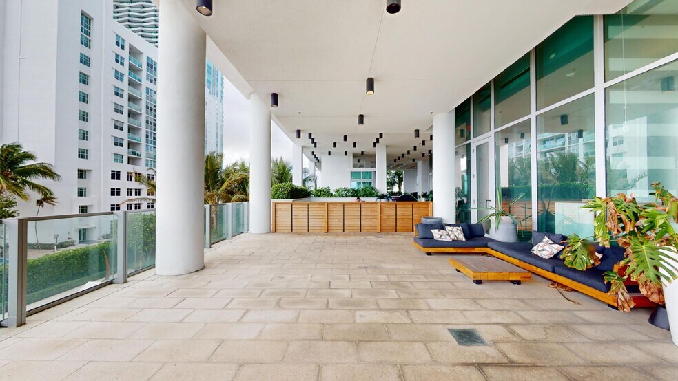 More Photos Of 2955 NE 7th Ave, Miami Storefront Retail Office For Sale