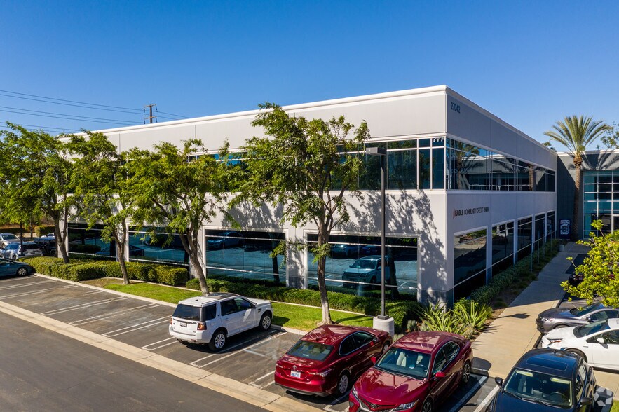 More Photos Of 27042 Towne Centre Dr, Lake Forest Office For Lease